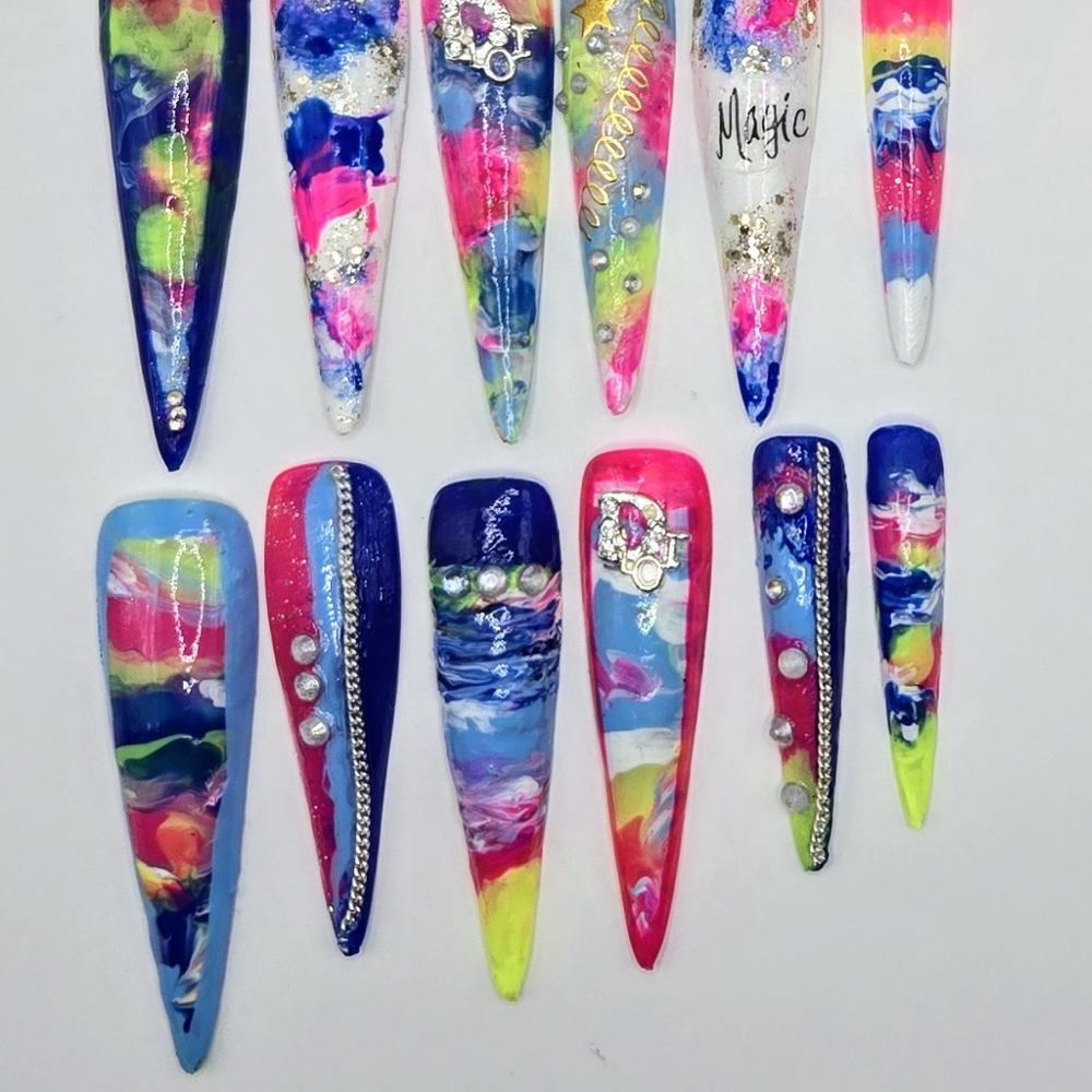 Set of long pointed press on nails